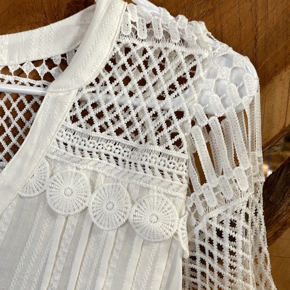 Lulu’s Blouse - Picture 2 of 4